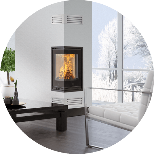 Sort pejseindsats Scan 1008 placeret på det yderste hjørne